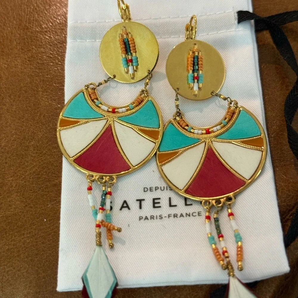Satellite Paris dangle earrings EUC